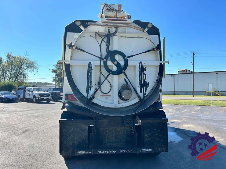2020-peterbilt-567-image-6
