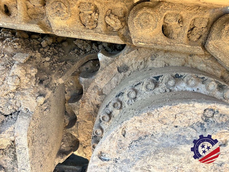 2018-caterpillar-320-image-36