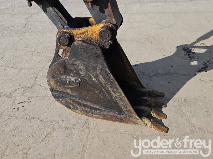 2017-deere-75g-image-11