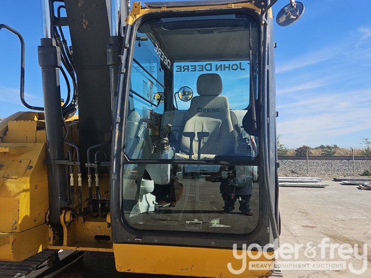 2015-deere-135g-image-14