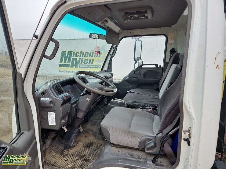 2005-gmc-w5500-image-17