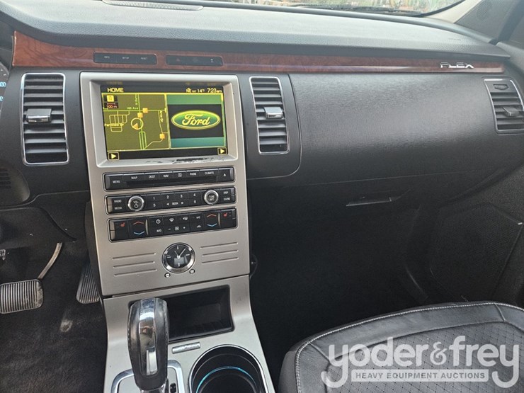 2010-ford-flex-image-19