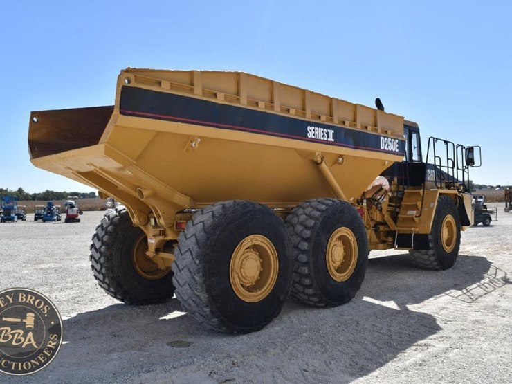 1997-caterpillar-d250e-ii-image-18