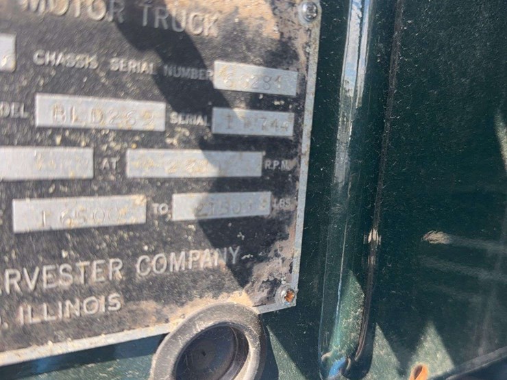 exceptional-international-kb-7-truck-with-fifth-wheel-hitch-image-72