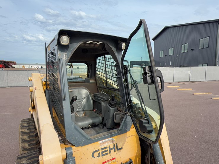 gehl-v270-image-26