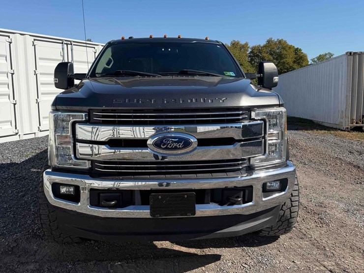 2017-ford-f250-xlt-image-8