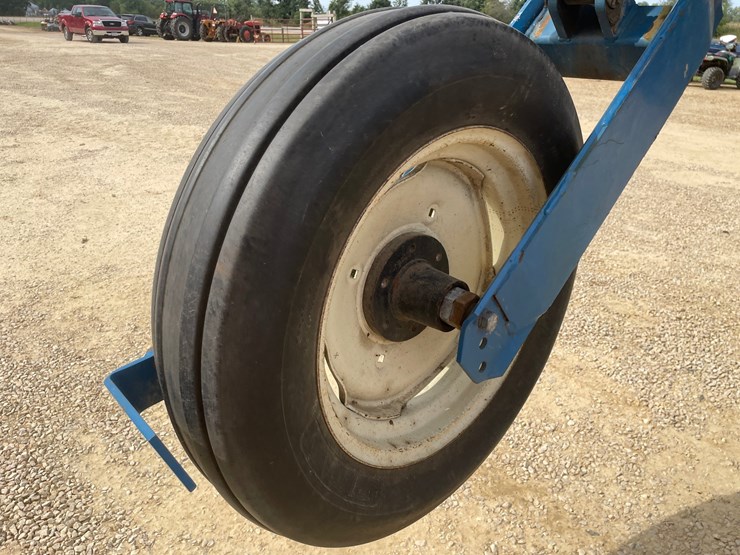 #1275-•-kinze-12'-corn-planter-image-52