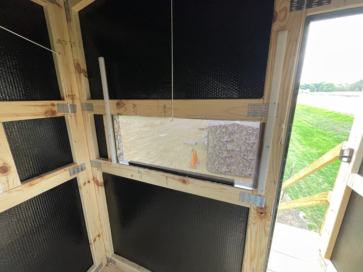 #1281-•-6'-x-6'-deer-blind-on-tower-with-steps-image-27