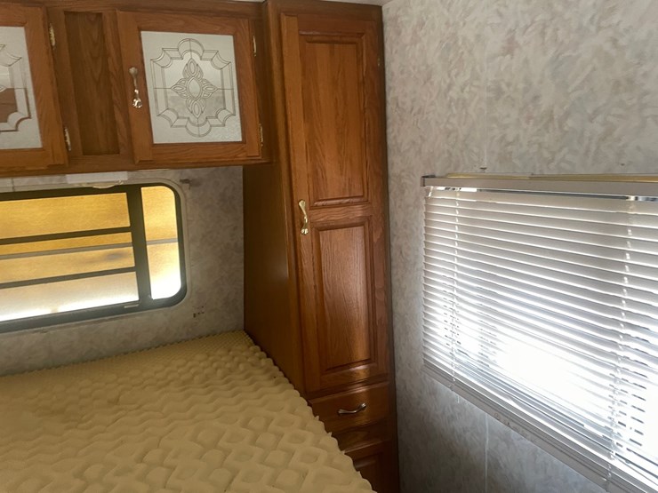 #1276-•-1998-jayco-eagle-304-camper-(has-mn-title)-image-68