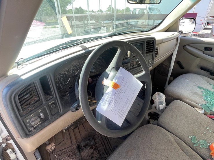 2002-chevrolet-silverado-2500-image-30