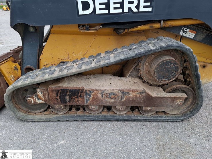 2012-deere-323d-image-15