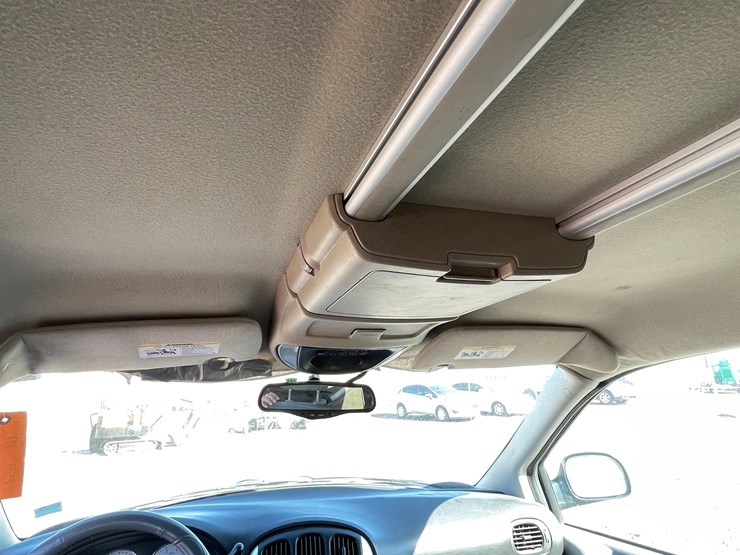 2005-chrysler-town-&-country-image-35