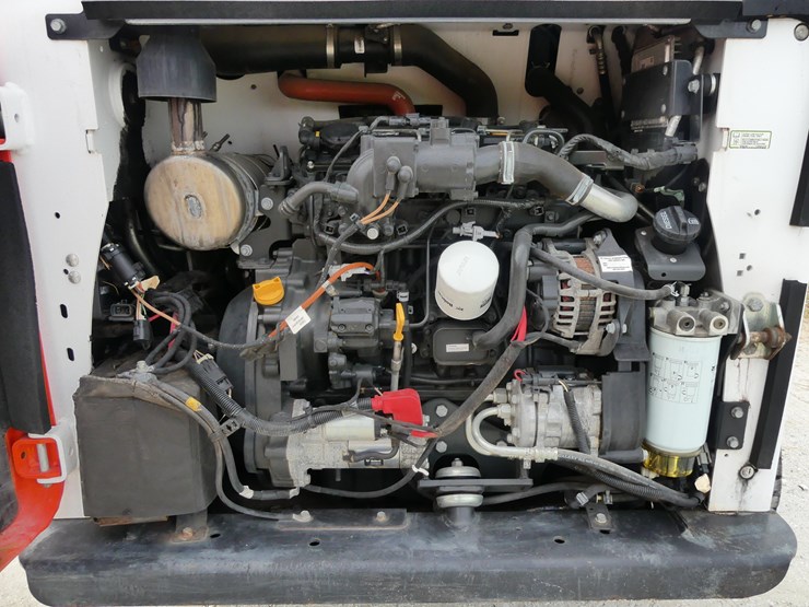 2021-bobcat-t740-image-9