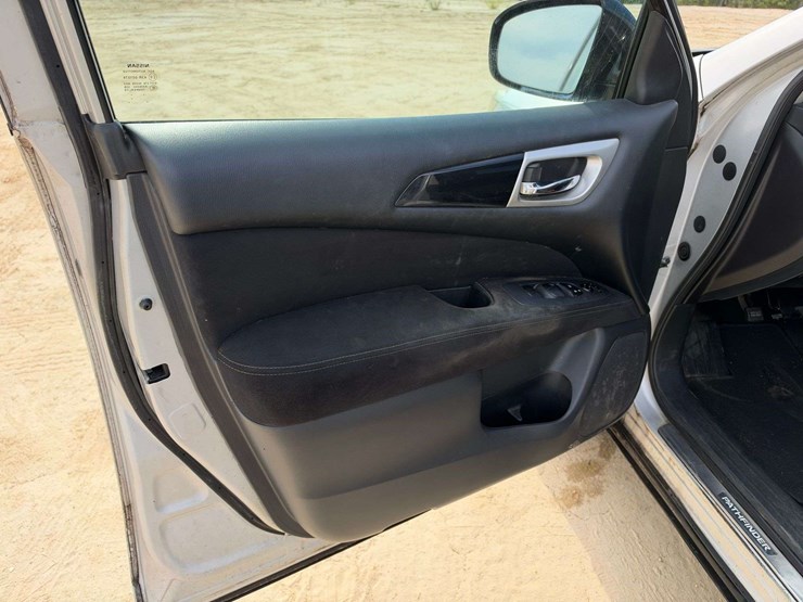 2015-nissan-pathfinder-image-9