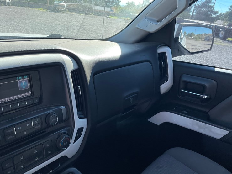 #2754-•-2015-chevrolet-silverado-(title-in-delay)-image-35