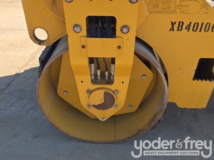 2021-caterpillar-cb34b-image-12