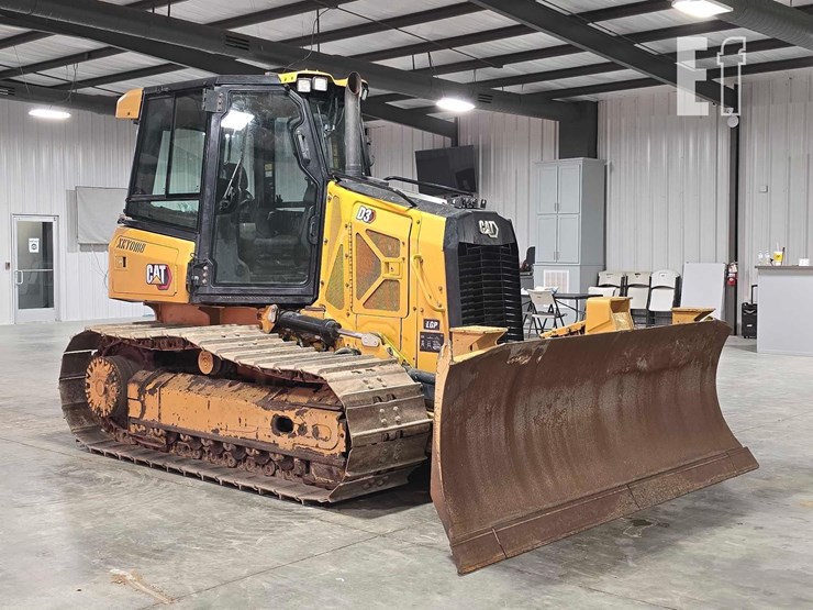 2021-caterpillar-d3-lgp-image-2