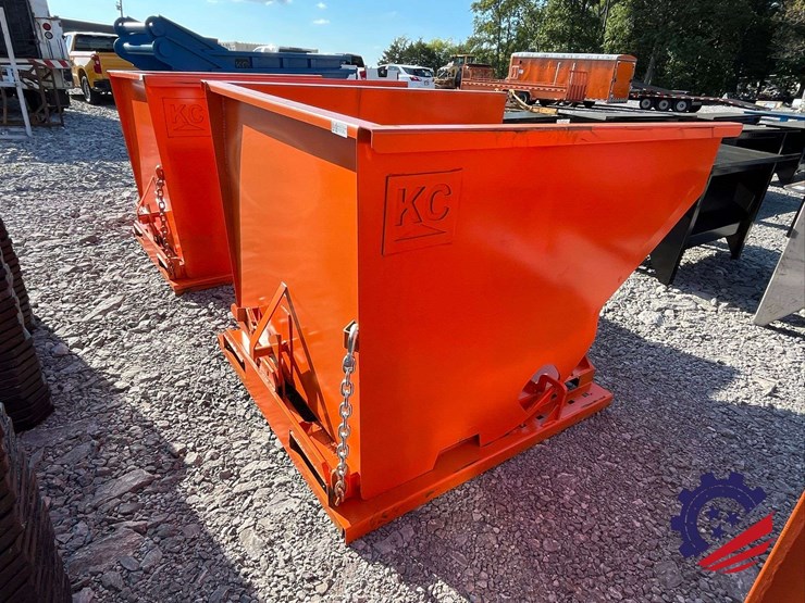 2.0-cy.-self-dumping-hopper-with-fork-pockets-image-4