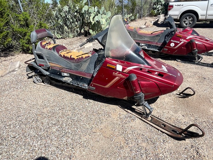 #2898-•-yamaha-venturo-snowmobile-image-39