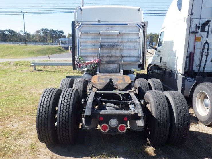2020-freightliner-cascadia-125-image-11