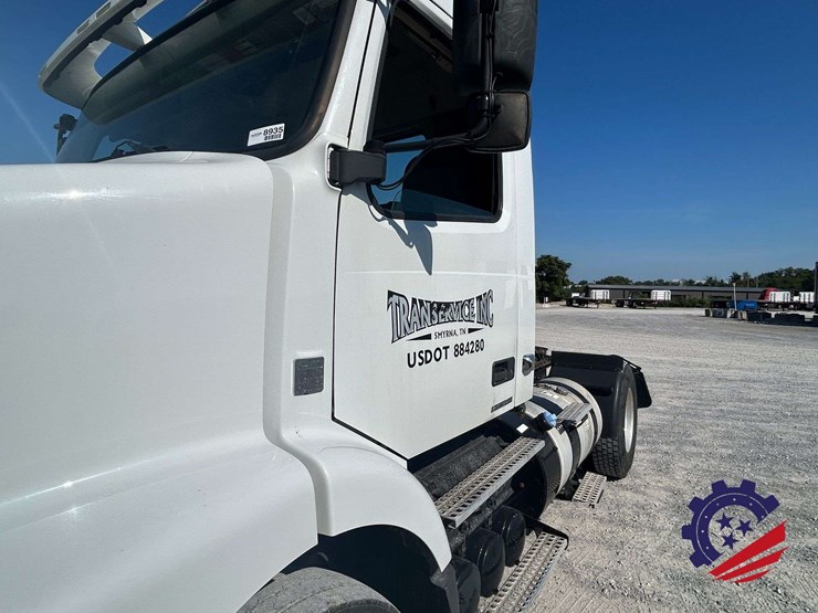 2014-volvo-vnm42t-s/a-truck-tractor-image-12