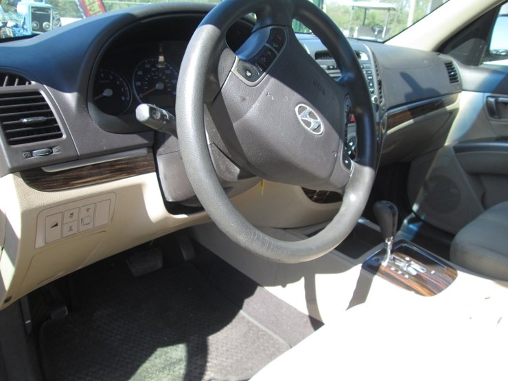 2012-hyundai-santa-fe-image-24