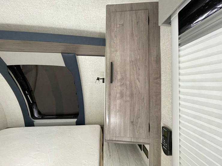 #2824-•-2022-lance-travel-trailer,-(has-new-mexico-title)-image-72