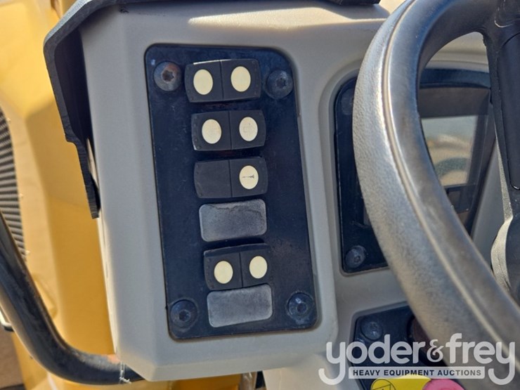 2021-caterpillar-cb34b-image-50