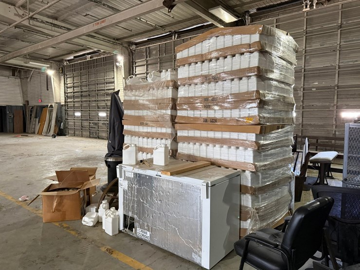 #42116-•-lot-of-(2)-pallets-of-1-gallon-empty-jugs-image-1