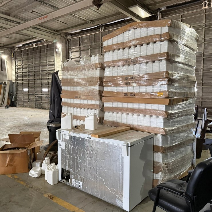 #42116 • Lot of (2) Pallets of 1 Gallon Empty Jugs