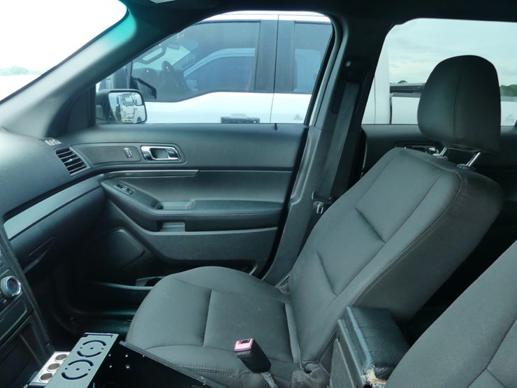 2016-ford-explorer-image-12
