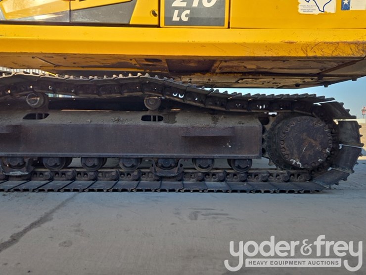 2015-komatsu-pc210-lc-11-image-10