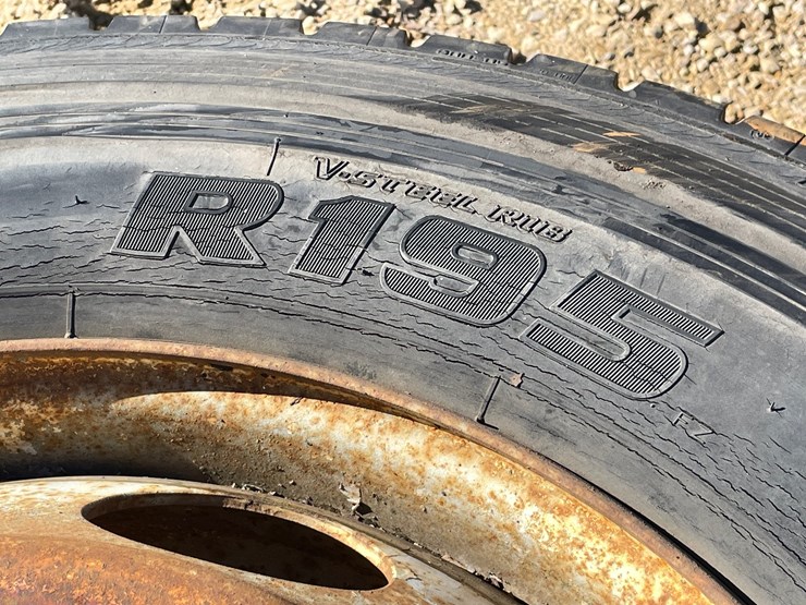 #3021-•-(4)-295/75r22.5-semi-drive-tires-and-rims-image-13
