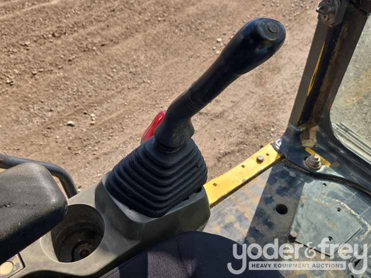 2015-komatsu-pc210-lc-11-image-73