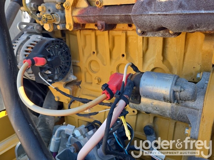 2018-caterpillar-cb34b-image-38