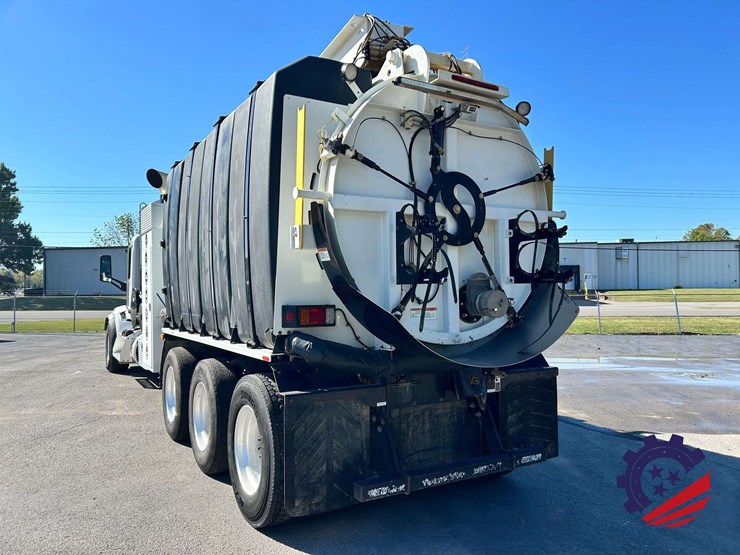 2020-peterbilt-567-image-5