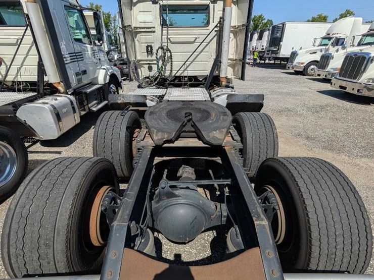 2018-volvo-10-image-15