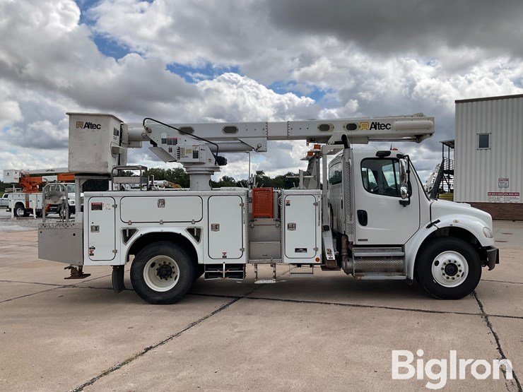 2010-freightliner-m2-106-image-4