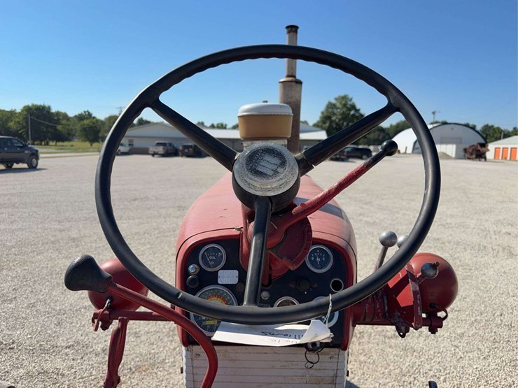 farmall-560-image-29