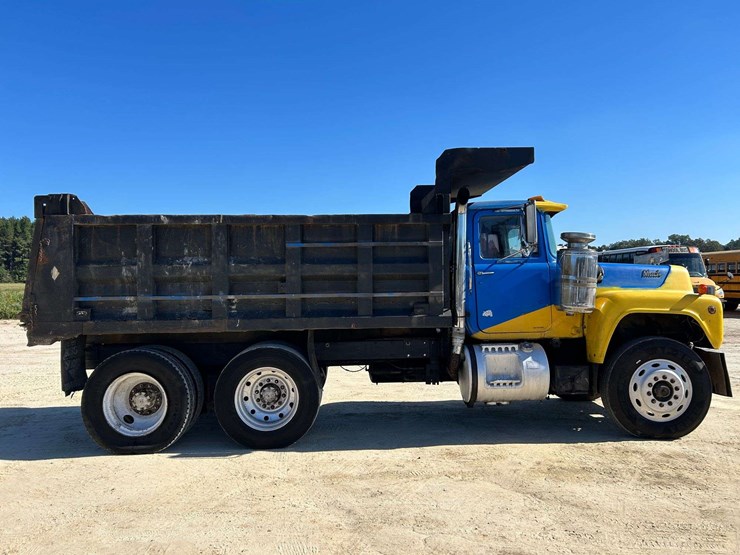 1989-mack-r688st-image-4
