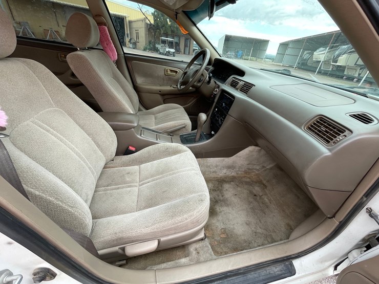 #2768-•-2001-toyota-camry-(title-in-delay)-image-82
