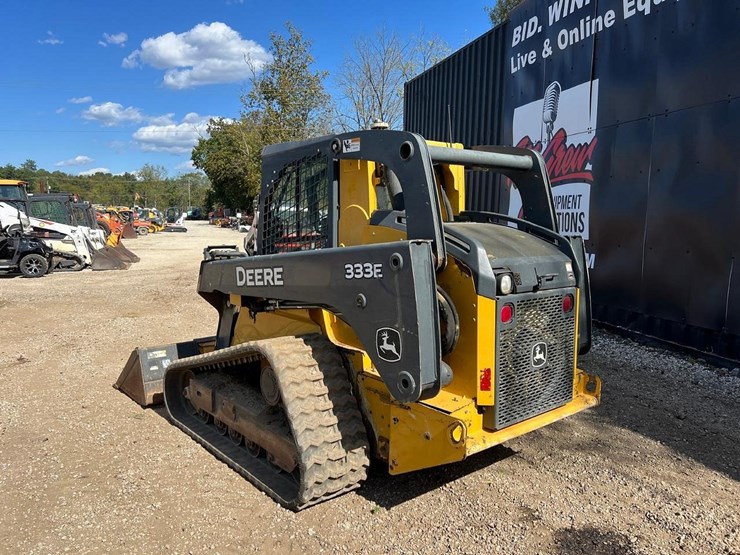 2016-deere-333e-image-4