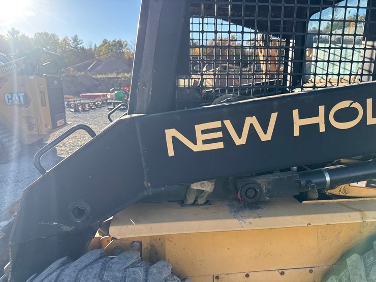 new-holland-lx885-image-17
