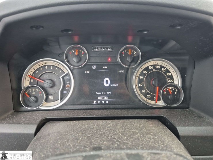 2014-dodge-1500-image-11