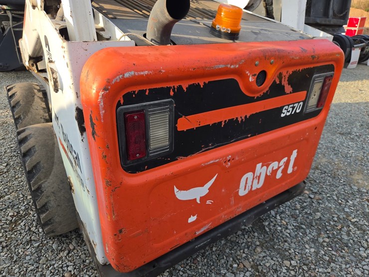 2014-bobcat-s570-image-25