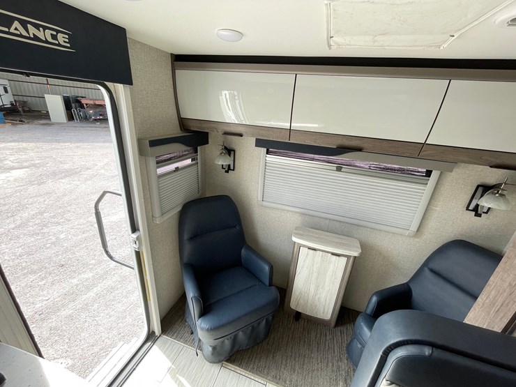 #2824-•-2022-lance-travel-trailer,-(has-new-mexico-title)-image-14
