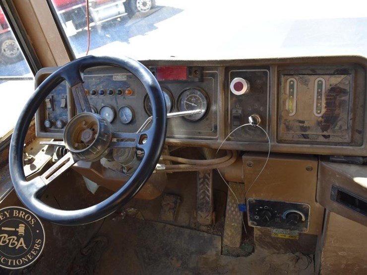 1994-caterpillar-d300d-image-46