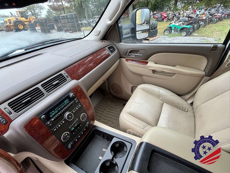 2013-chevrolet-silverado-z71-/-4x4-/-3500hd-pickup-image-56