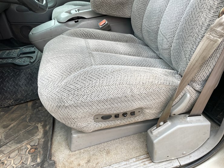 2000-chevrolet-silverado-3500-image-75