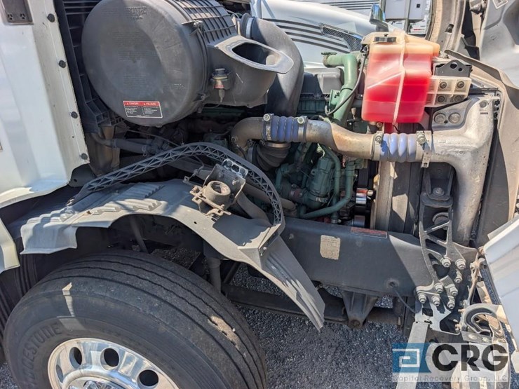 2017-volvo-vnl-t/a-day-cab,-volvo-engine-d13-425-h.p.,-odometer-reading-(miles)-823485,-volvo-i-image-23